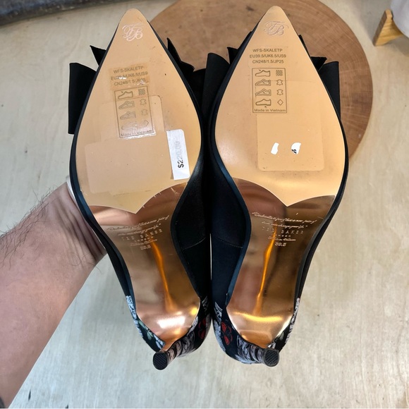 NWOB TED BAKER Skalett Black Satin Pointed Toe Pump - Crystal Bow - 39.5